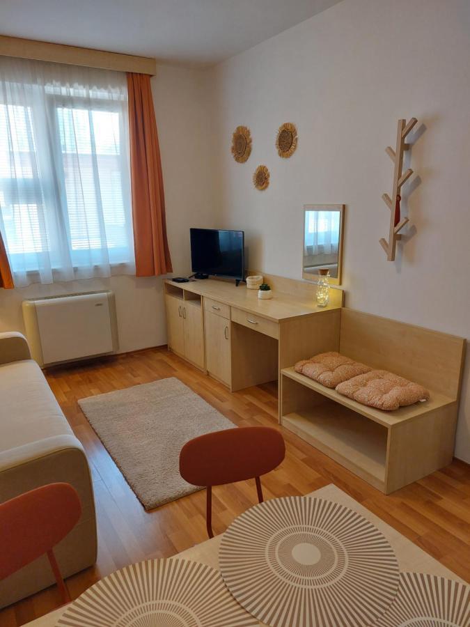 Myrelax Apartment - Hajdúszoboszló Eksteriør bilde